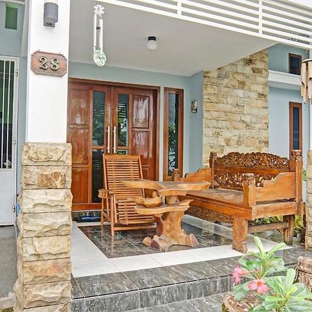 Oyo 90729 Sekar Guest House Jembel Eksteriør billede