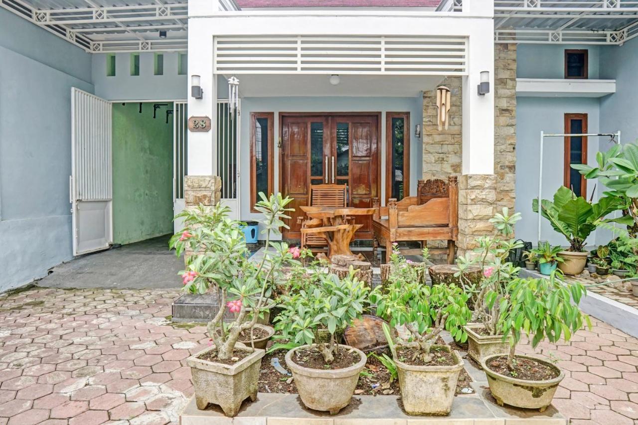 Oyo 90729 Sekar Guest House Jembel Eksteriør billede
