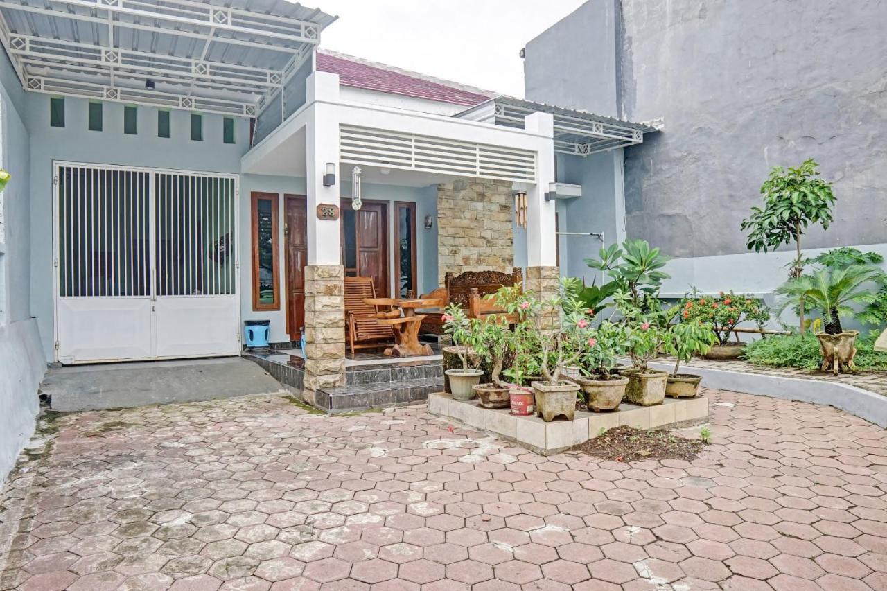 Oyo 90729 Sekar Guest House Jembel Eksteriør billede