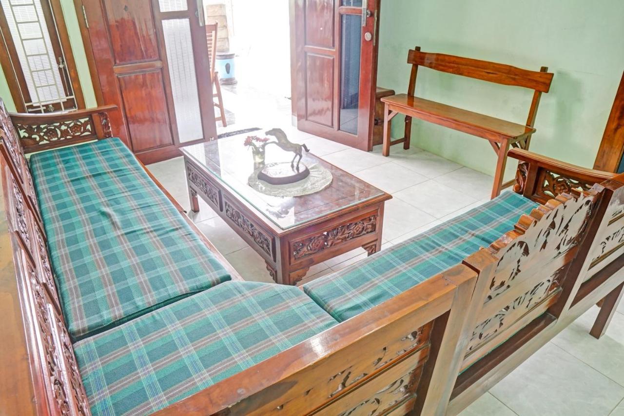 Oyo 90729 Sekar Guest House Jembel Eksteriør billede
