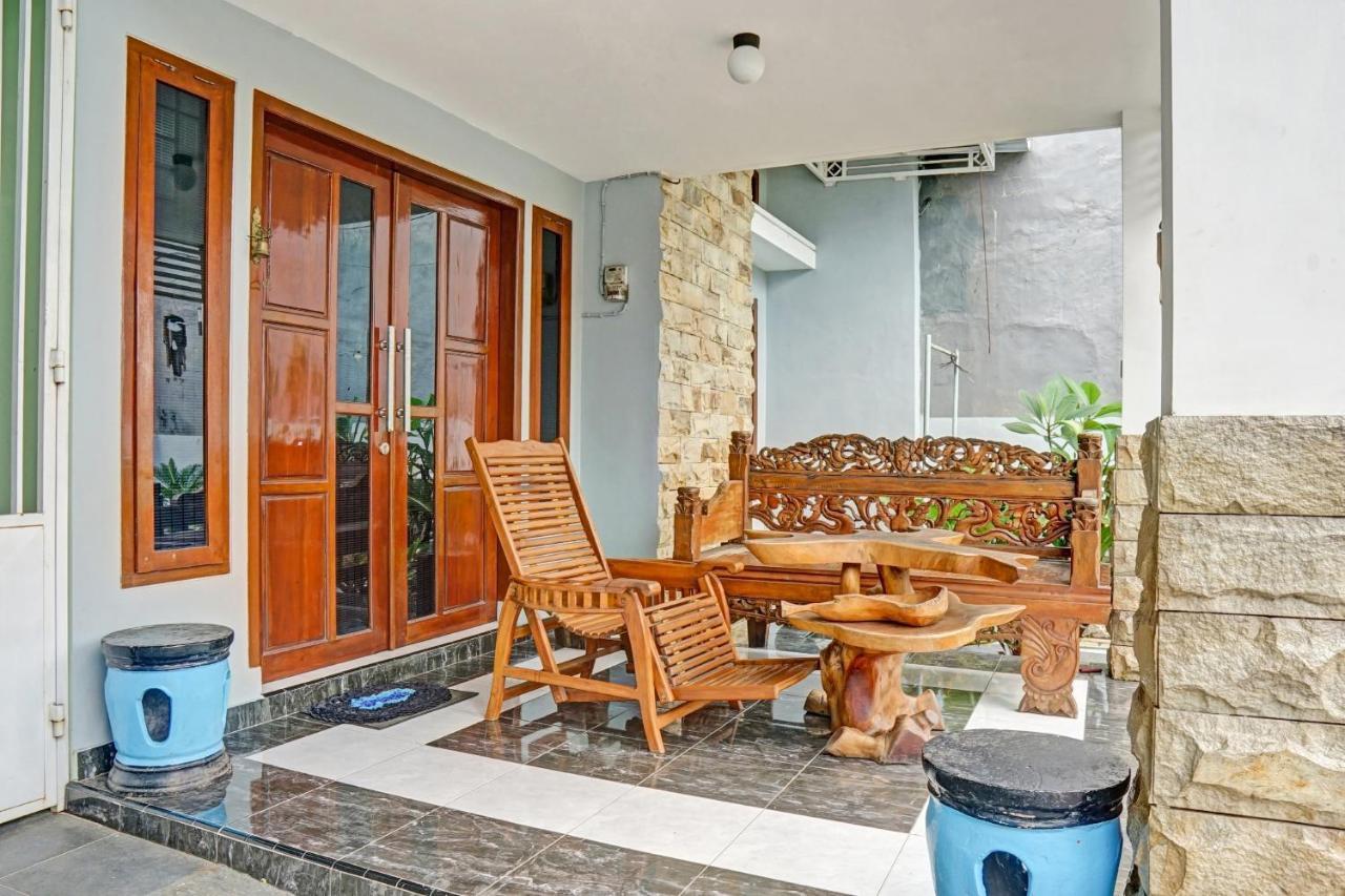 Oyo 90729 Sekar Guest House Jembel Eksteriør billede