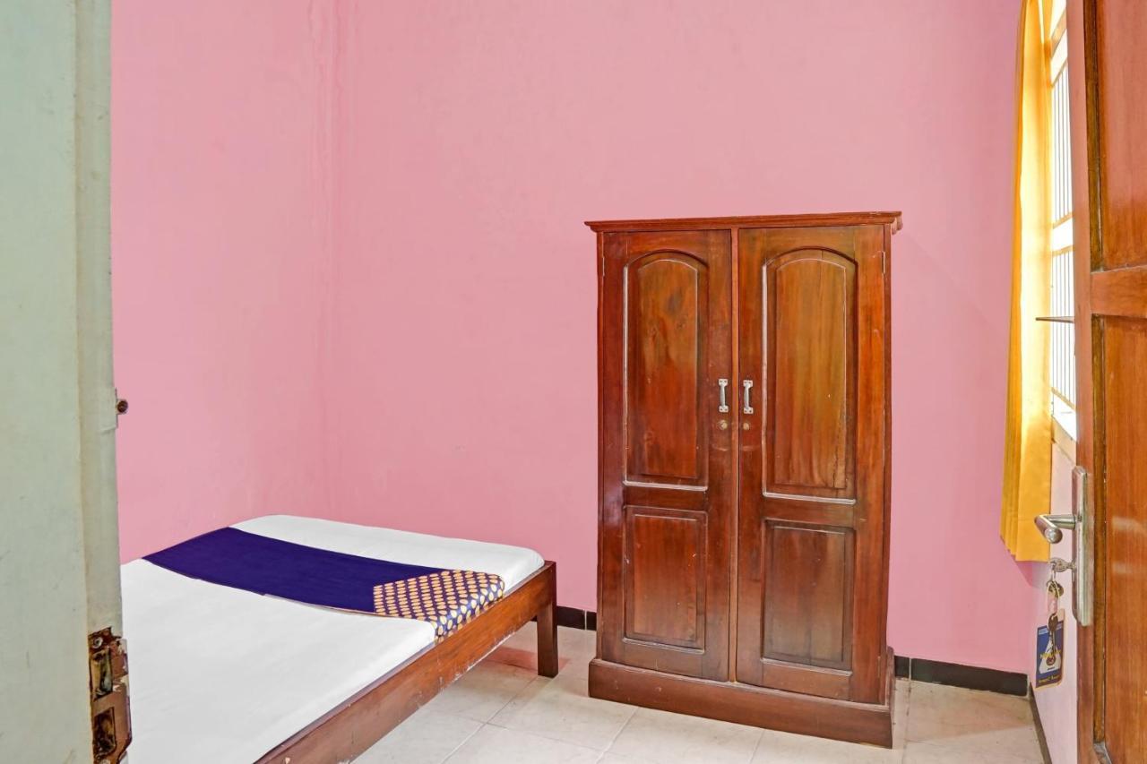 Oyo 90729 Sekar Guest House Jembel Eksteriør billede
